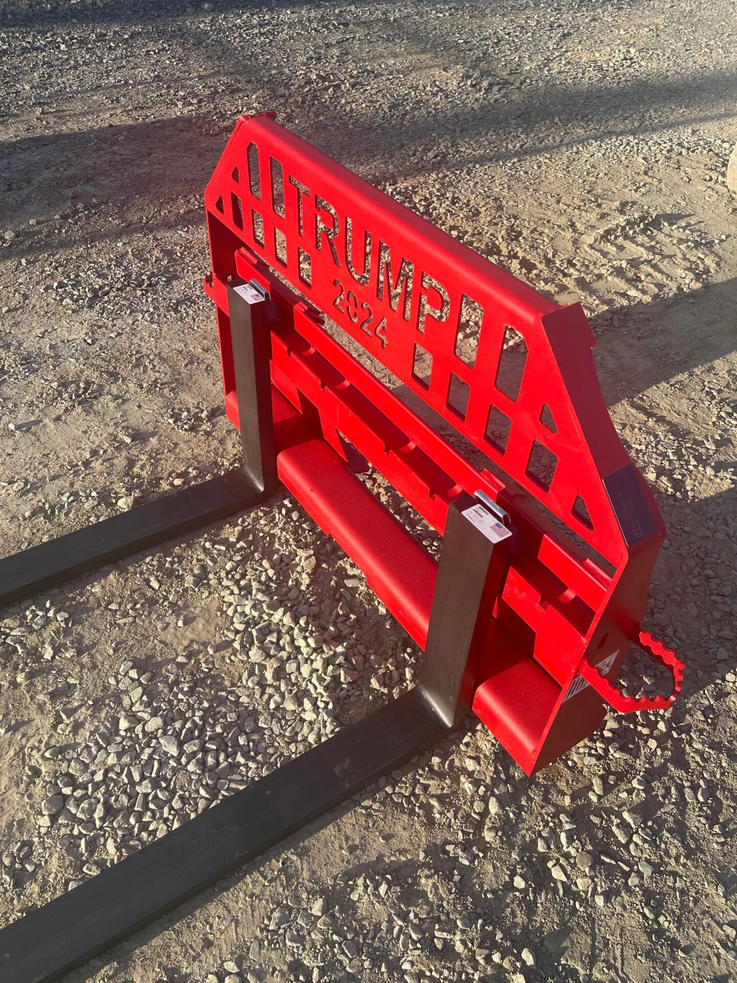 CID HD Trump pallet forks-1 product image